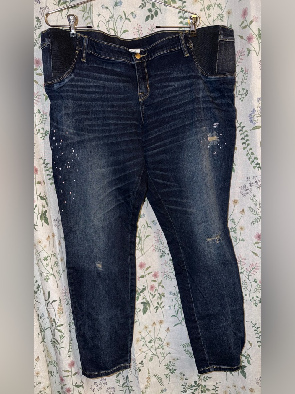 Liz Lange Dark Blue Jegging Jeans with Subtle Paint Detail